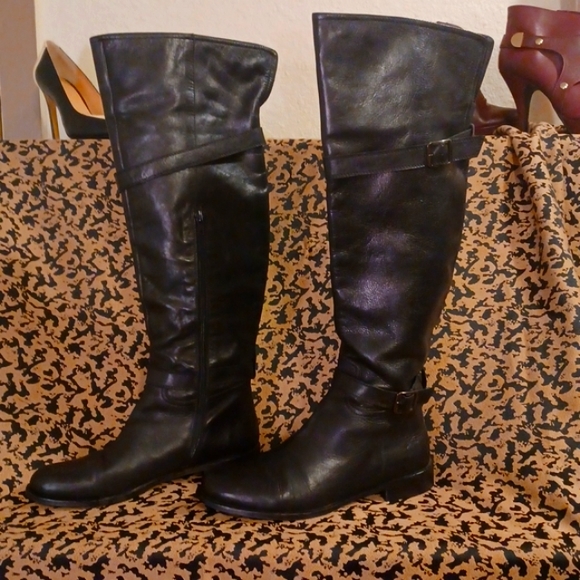 Black Italian leather boots. - Picture 2 of 4